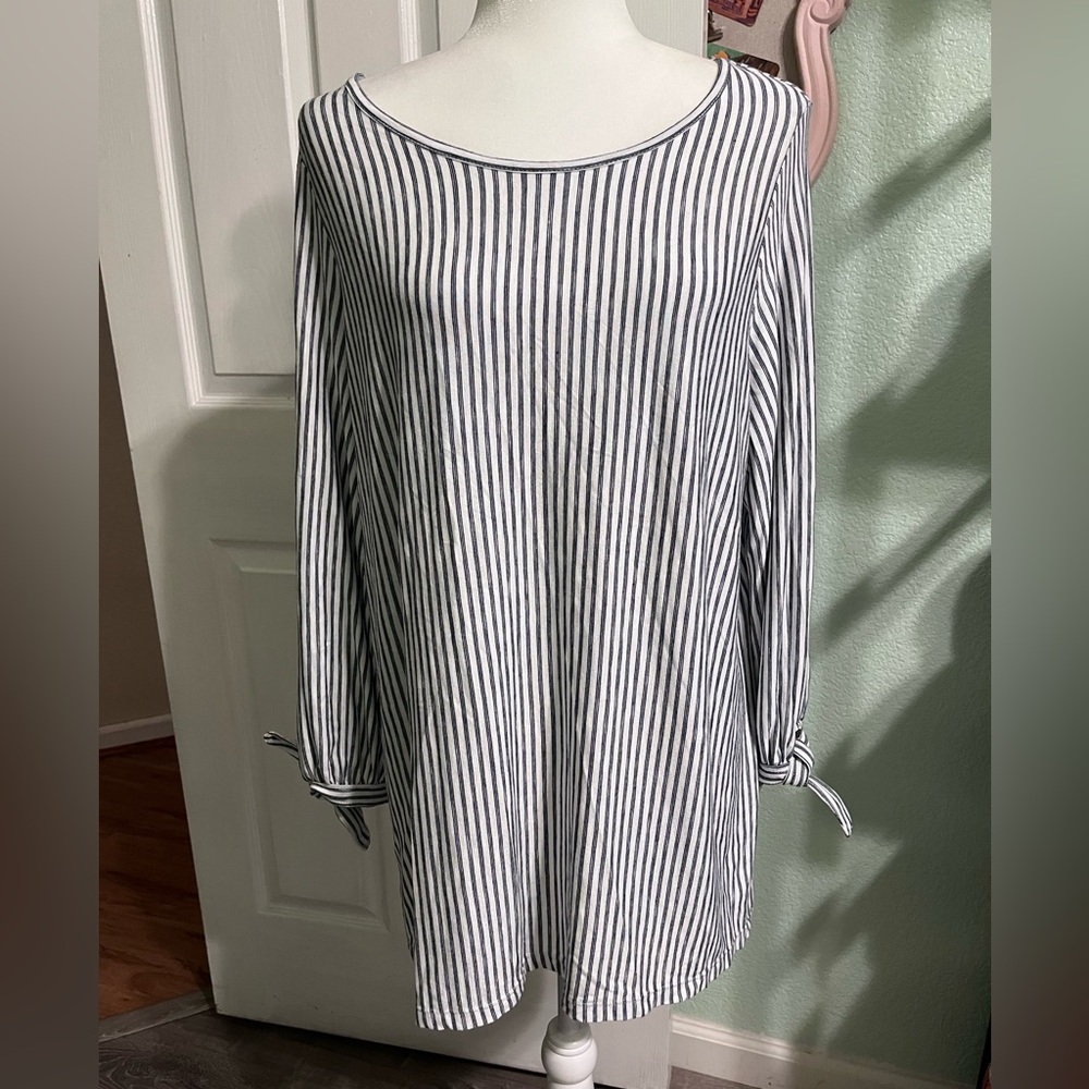 Max Studio Black and White Striped Top, Size 1X